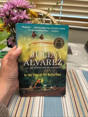 Julia Alvarez In the Time of the Butterflies - Green Cover